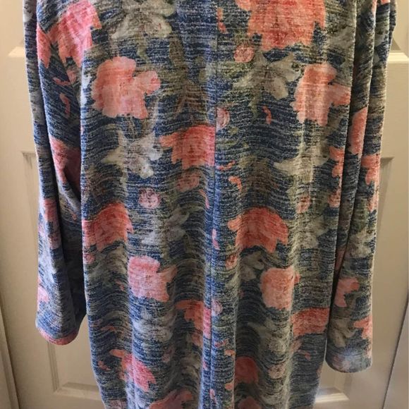 Women’s Plus Size 2x Blue Pink Rose Floral Sweater - Picture 3 of 4